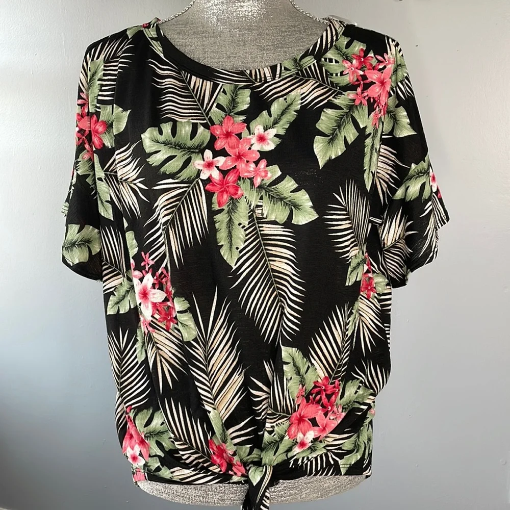 Ruffle sleeve Top - Picture 7 of 10
